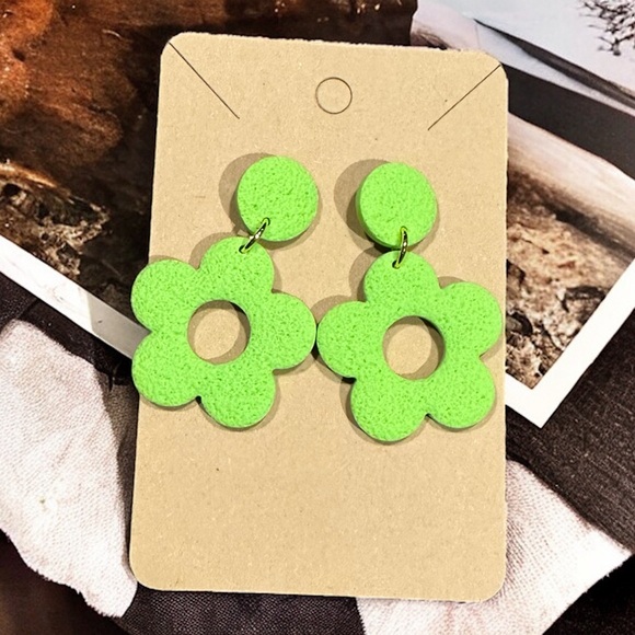 Pastel Flower Stud Polymer Clay Earrings - Picture 5 of 7